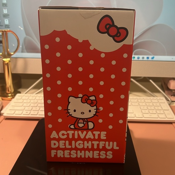 Hello Kitty by Sanrio. Ceramic Reed Diffuser w/ oil (vanilla scent) included. - Picture 4 of 6
